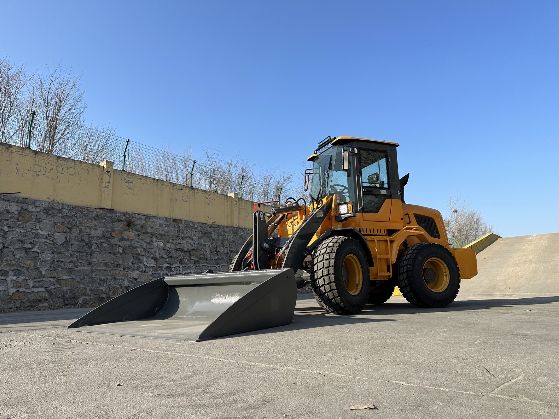 Everun ER920 kompaktlastare – kraftfull 2-tons hjullastare - Bild 4